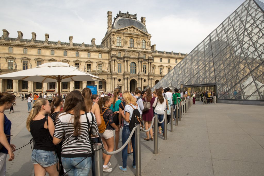 wachtrij bij het Louvre